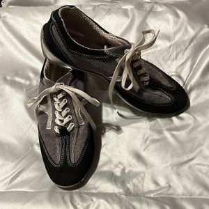 R.F. Sneakers, size 35 narrow